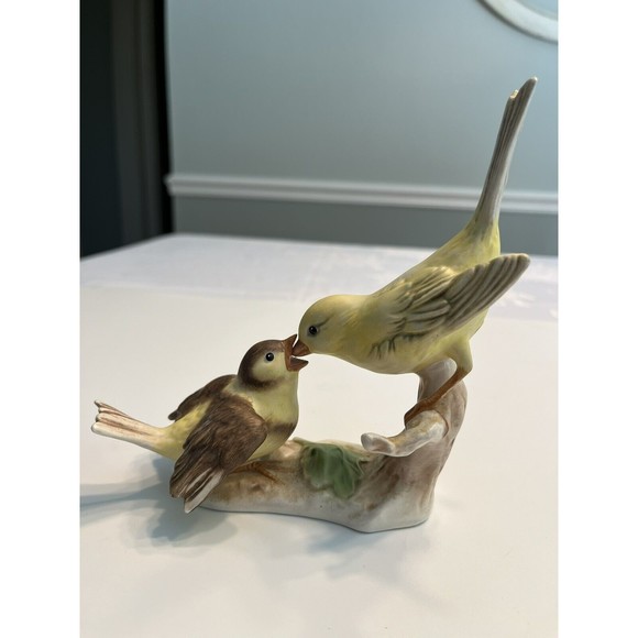 Goebel Other - W Goebel Yellow Bird Canary Feeding Baby Chick Figurine Lang 6 W Germany 1967